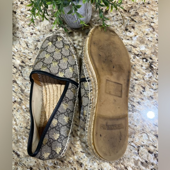 GUCCI Beige Gold GG Supreme Canvas Leather Bee Espadrilles 38 - Picture 10 of 10